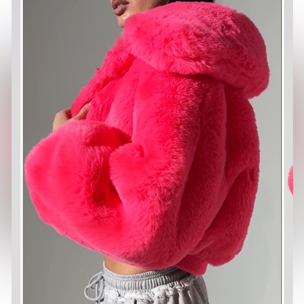 AKIRA NWT FAUX FUR BOMBER IN HOT PINK 💕Size M - Picture 15 of 15